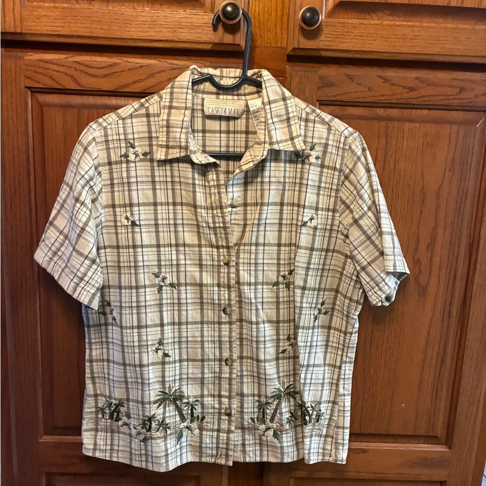 Women’s tropical embroidered short sleeved shirt size L